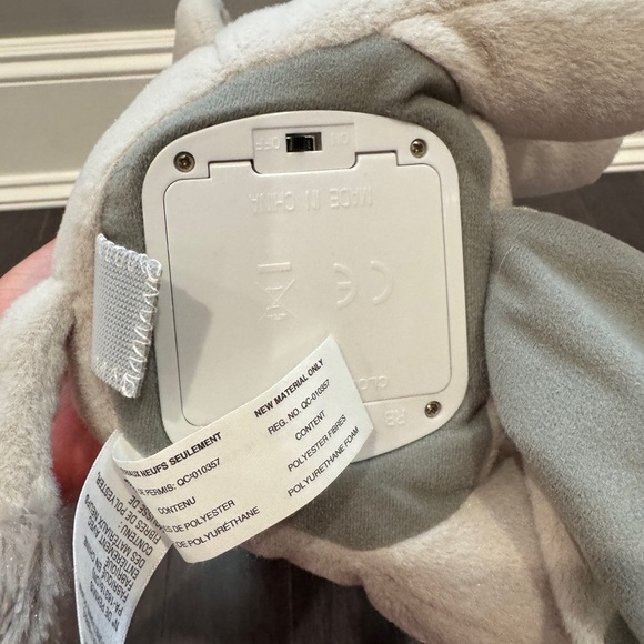 NWOT Gund Baby Toddler Flappy the Elephant Gray Plush Elephant Toy Sings Peekabo - Picture 7 of 7